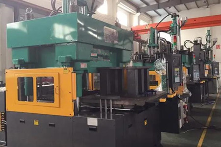 伺服節(jié)能精密注塑機(jī)多少錢一臺？至少3萬元以上！